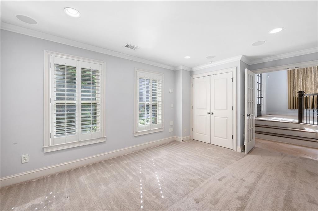 1942 Saxon Valley Circle NE