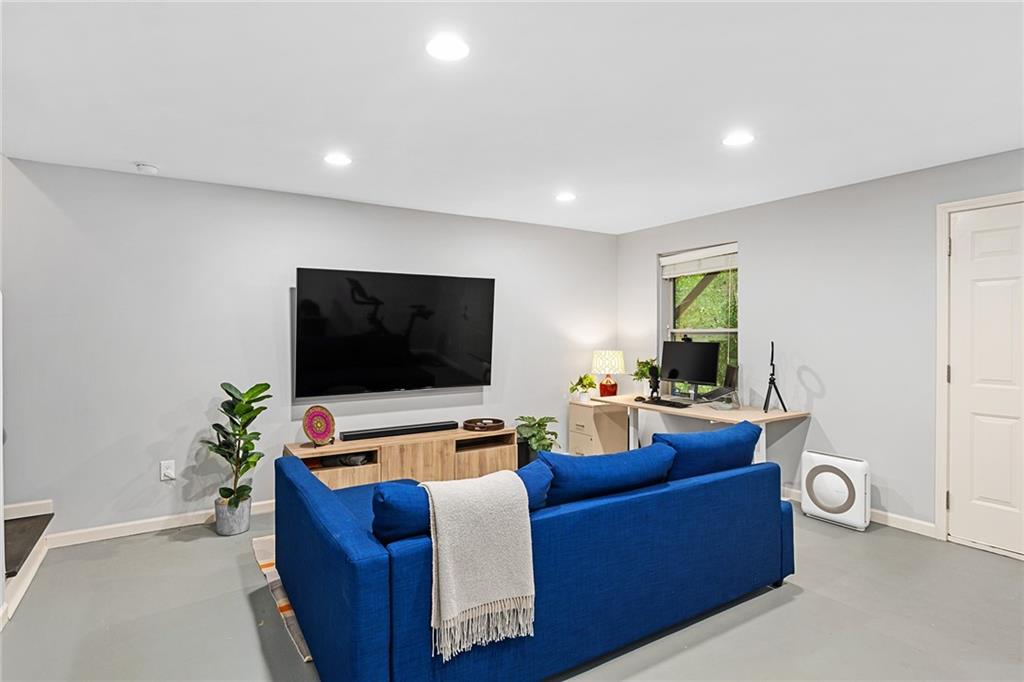 2113 Elvan Circle NE