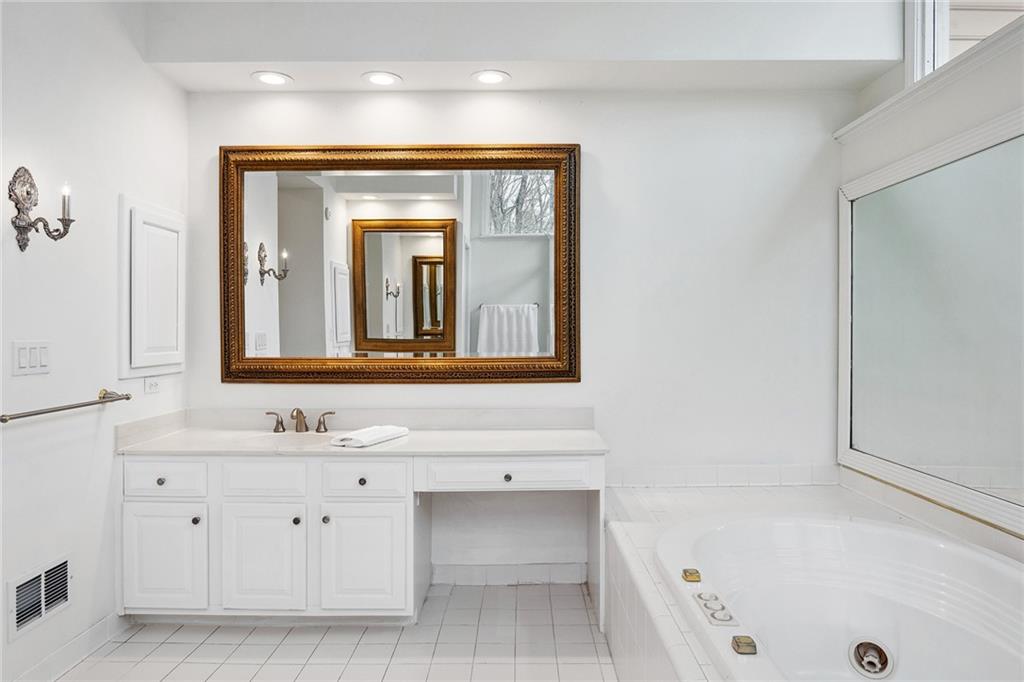 3729 Ashford Point NE