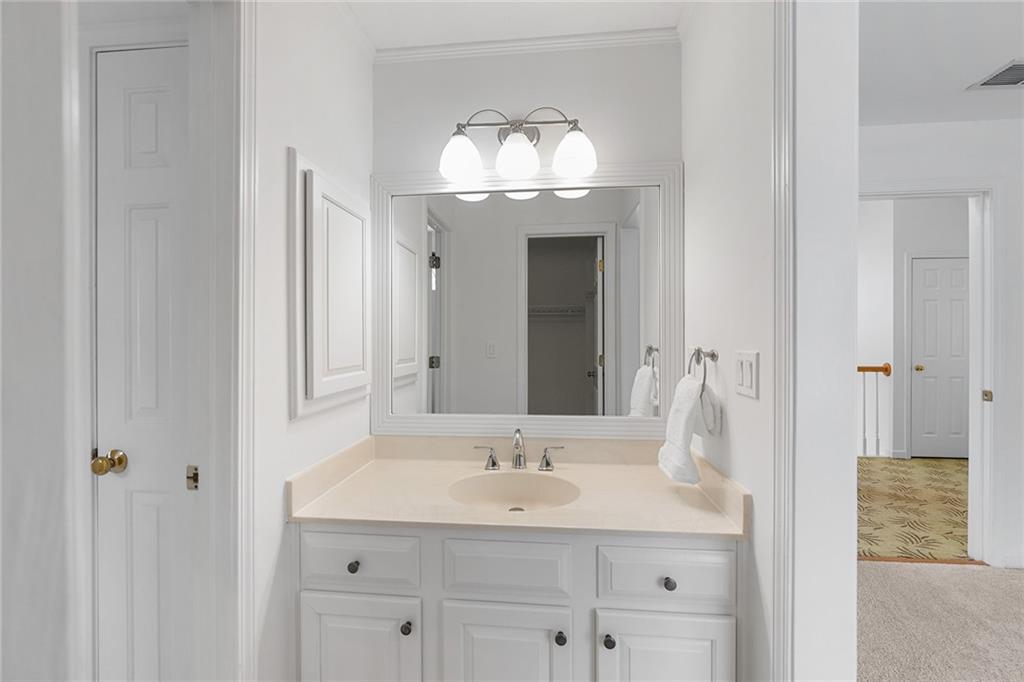 3729 Ashford Point NE