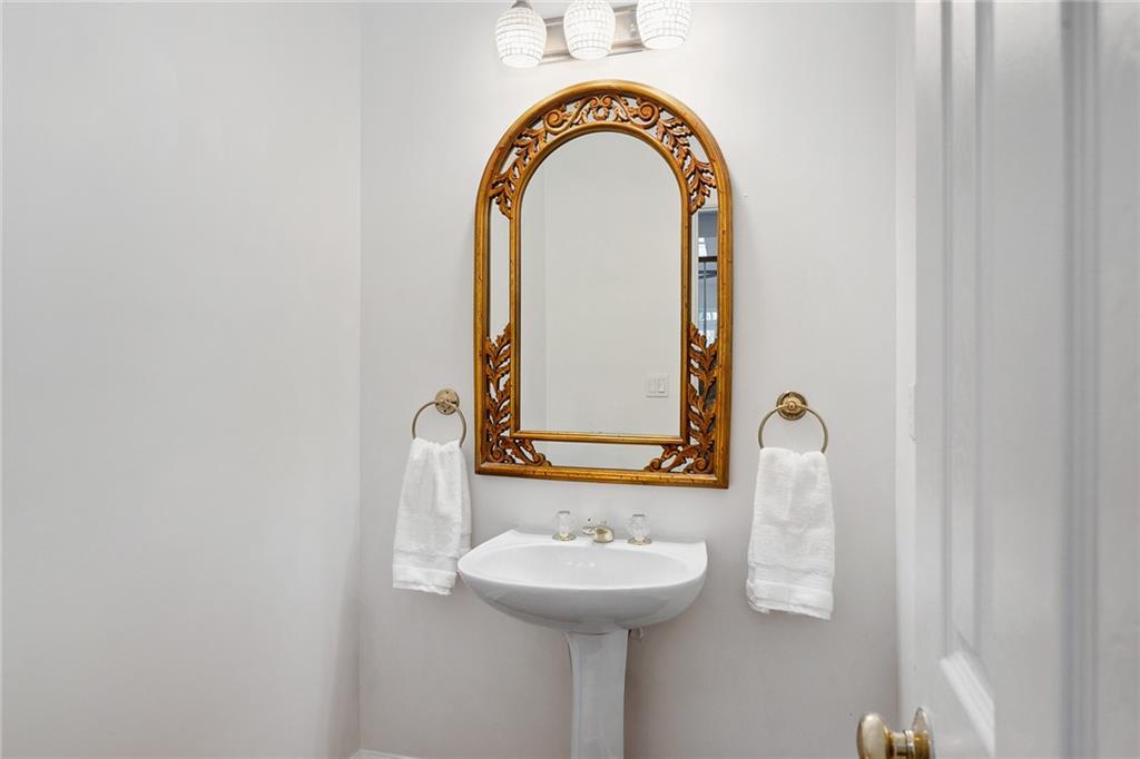 3729 Ashford Point NE