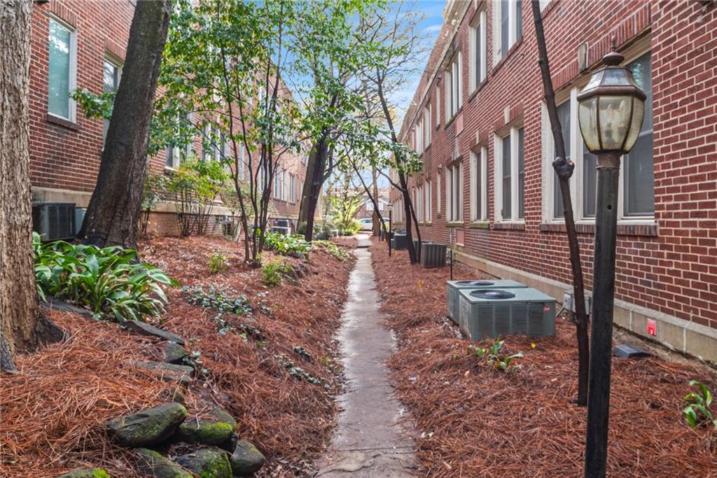 733 Frederica Street NE Unit 16