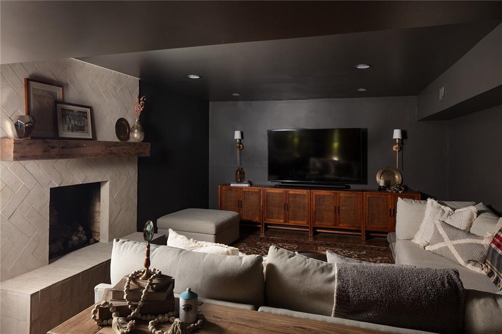 5545 Cross Gate Court