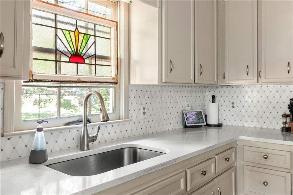 205 Pauline Drive NW