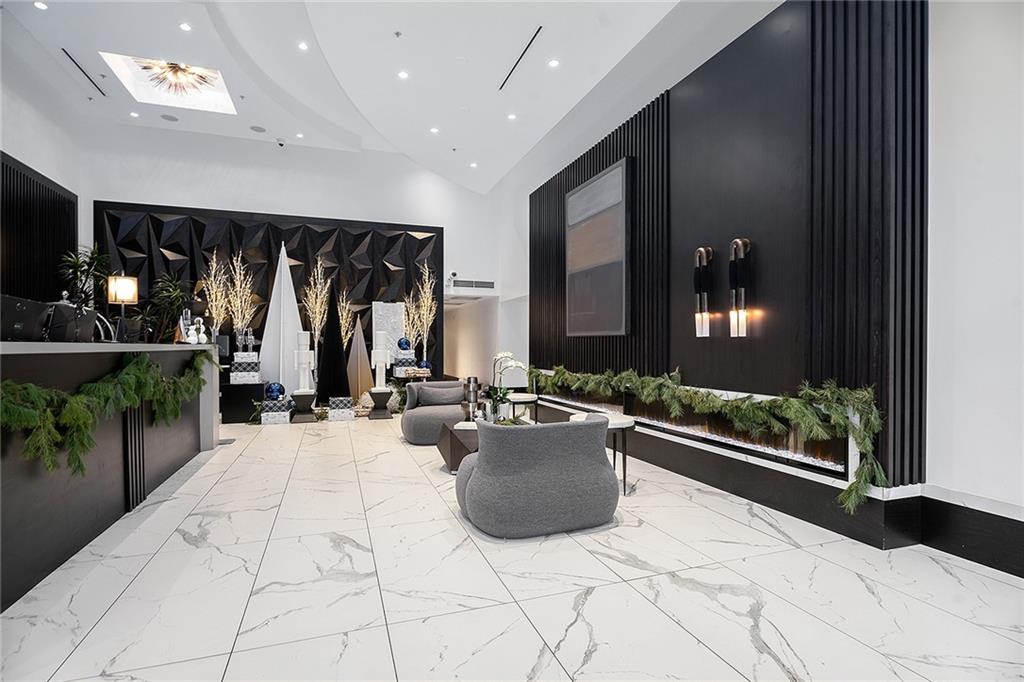 400 W Peachtree Street NW Unit 2706