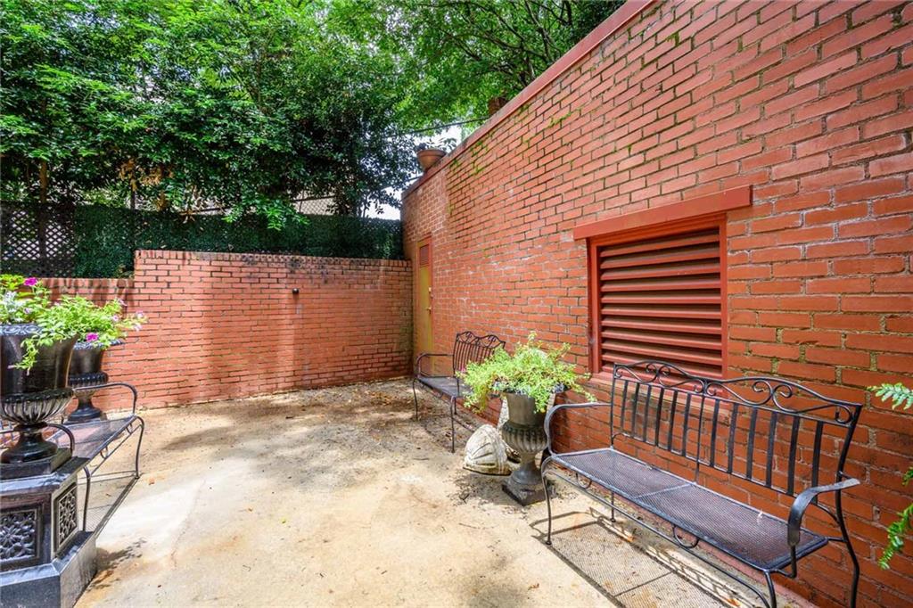 2840 Peachtree Road NW Unit 202