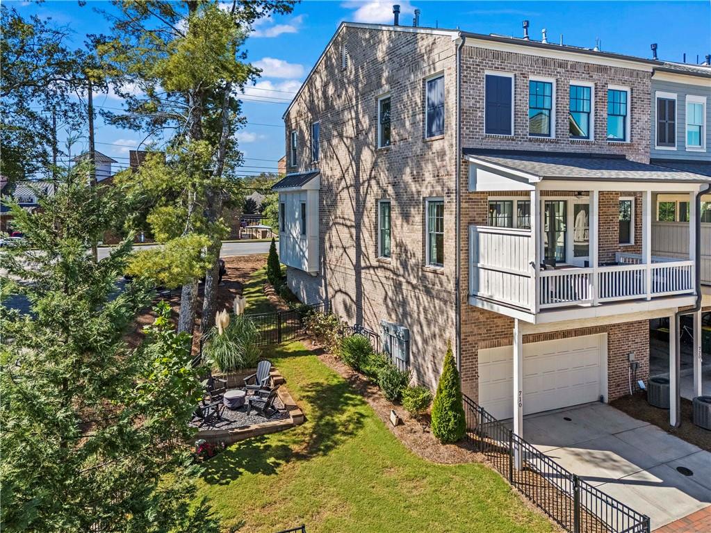 710 Elmwood Way