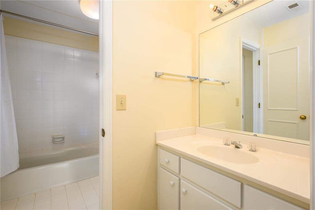 1034 Saint James Crossing