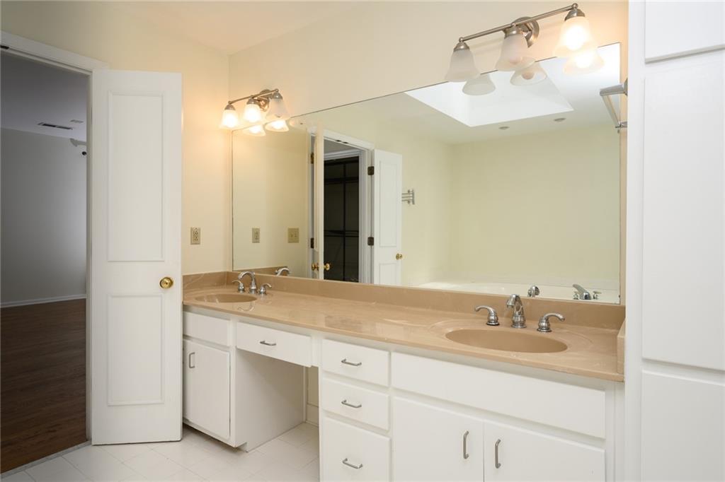 1034 Saint James Crossing