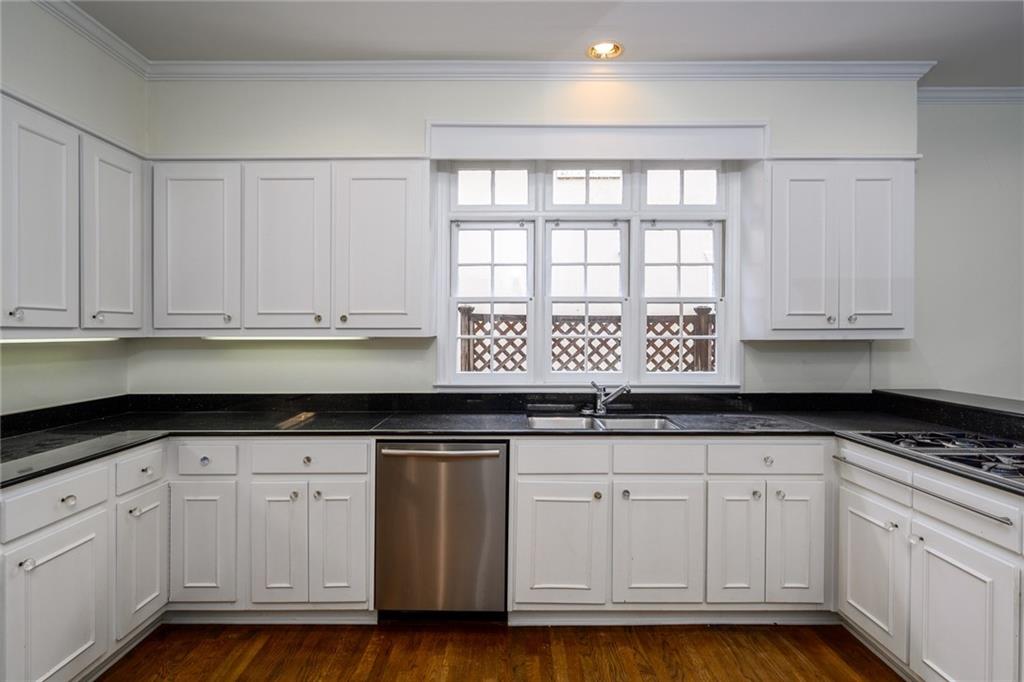 1034 Saint James Crossing
