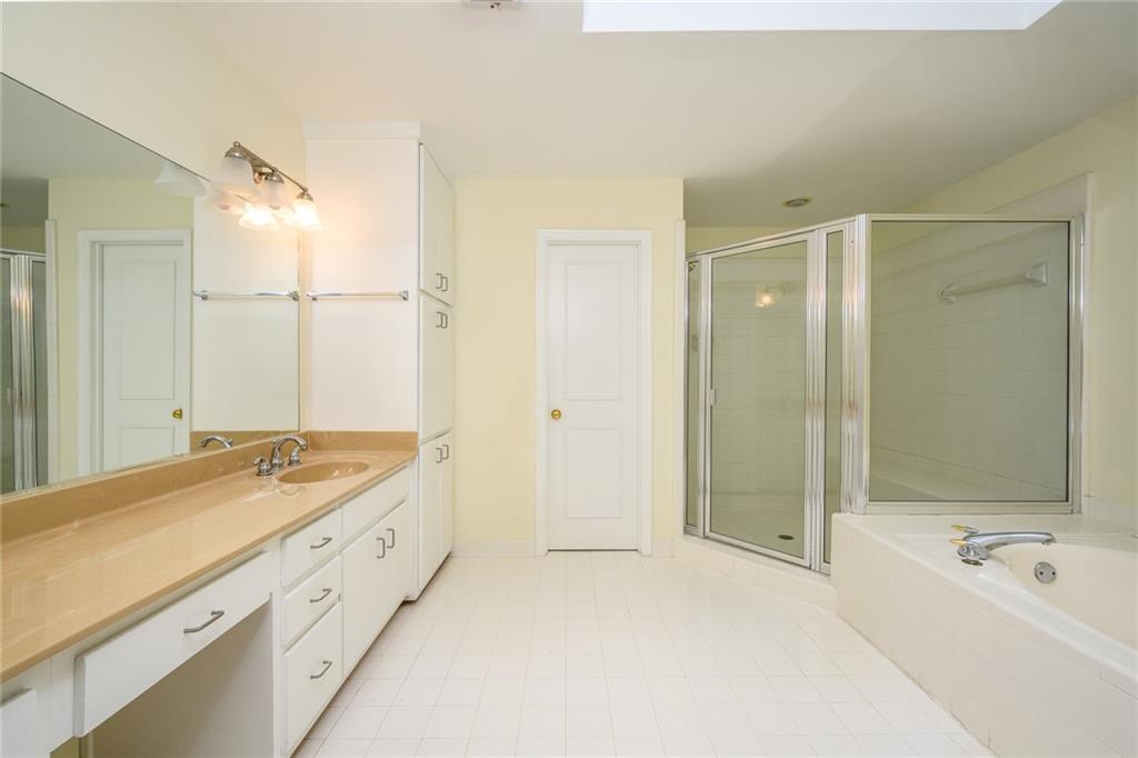 1034 Saint James Crossing