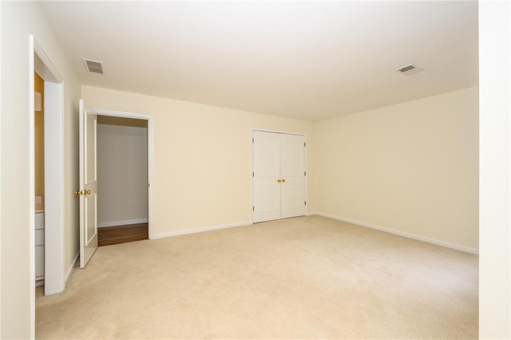 1034 Saint James Crossing