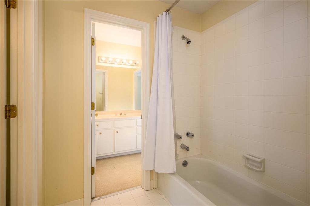 1034 Saint James Crossing
