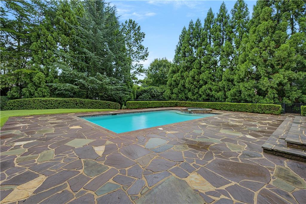 110 Mount Paran Road NW