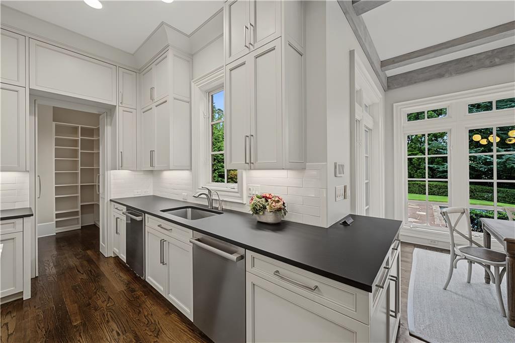 110 Mount Paran Road NW