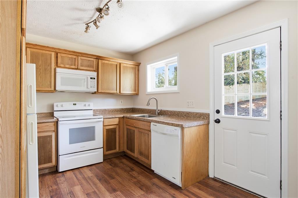 1676 Hollyhock Terrace