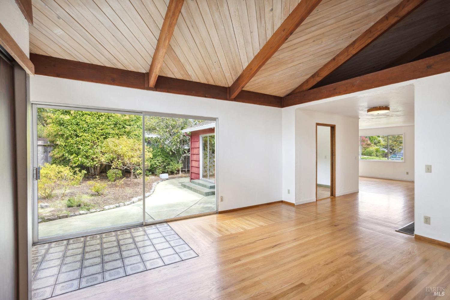 118 Lomita Drive