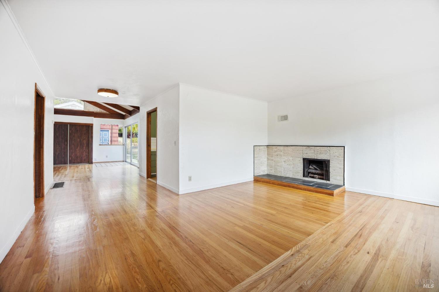 118 Lomita Drive