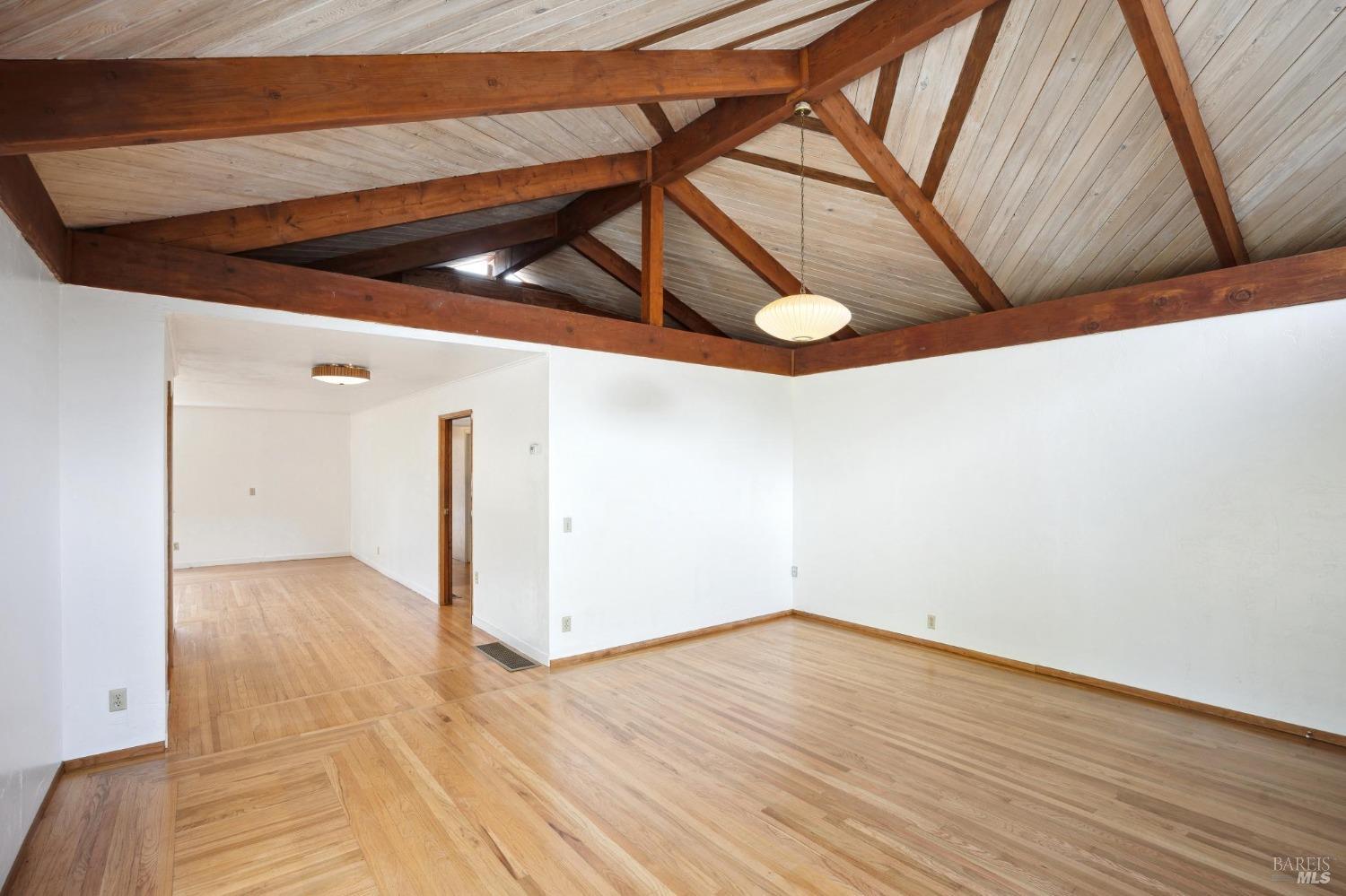 118 Lomita Drive