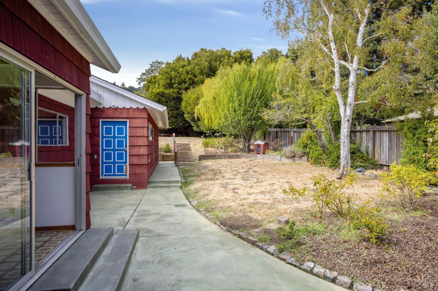 118 Lomita Drive