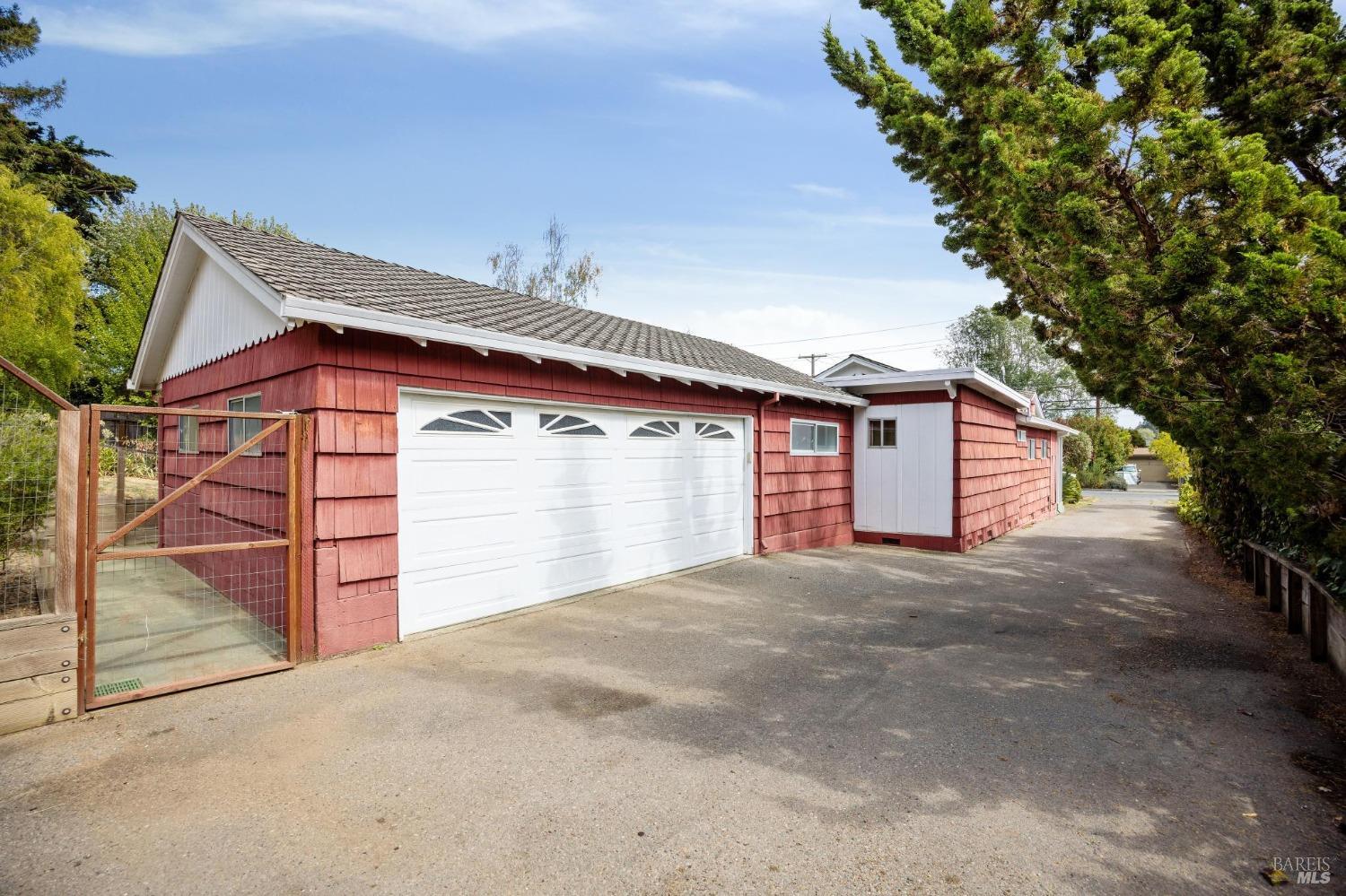 118 Lomita Drive