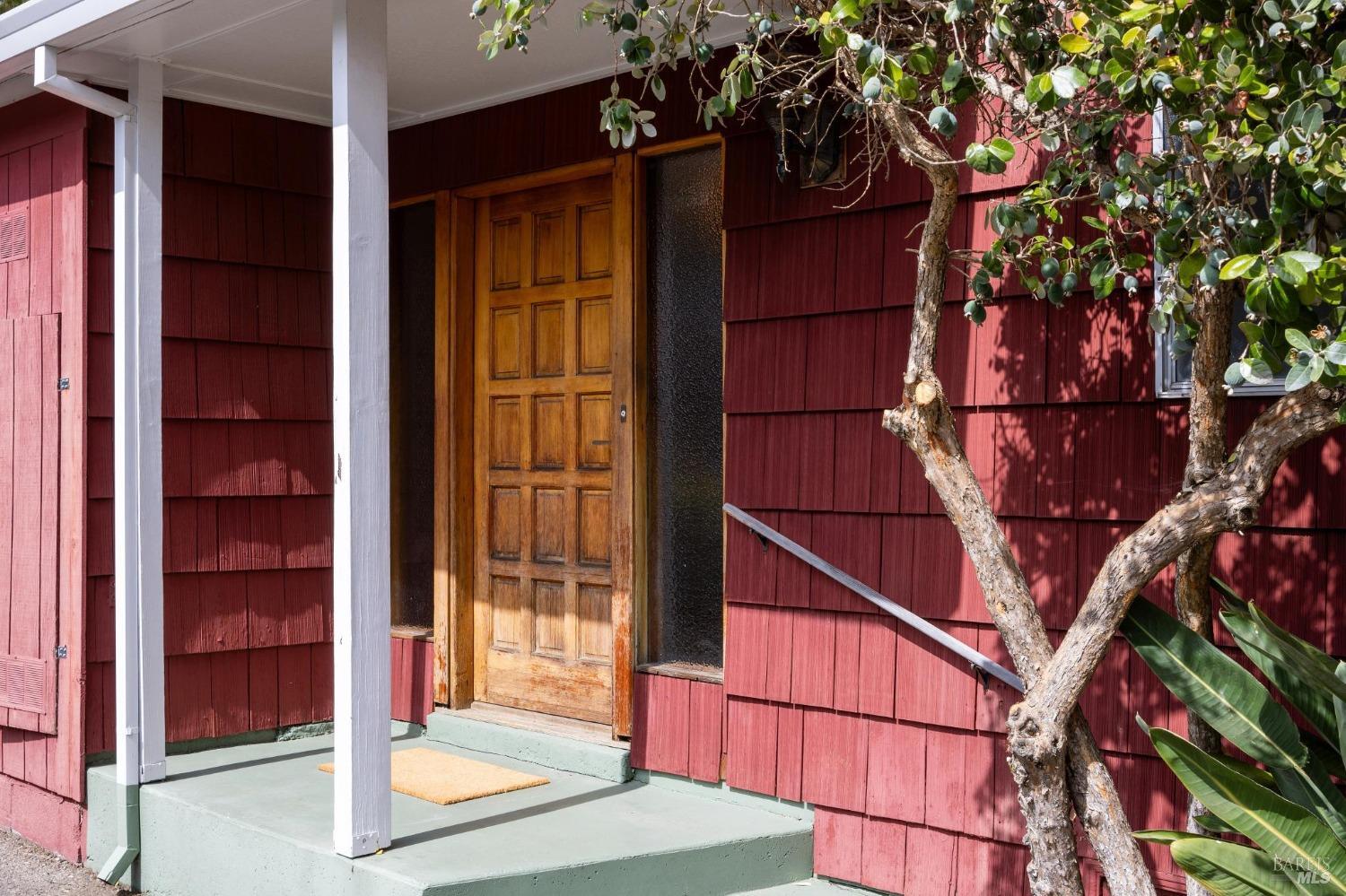 118 Lomita Drive