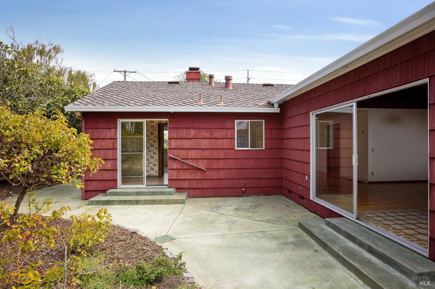 118 Lomita Drive