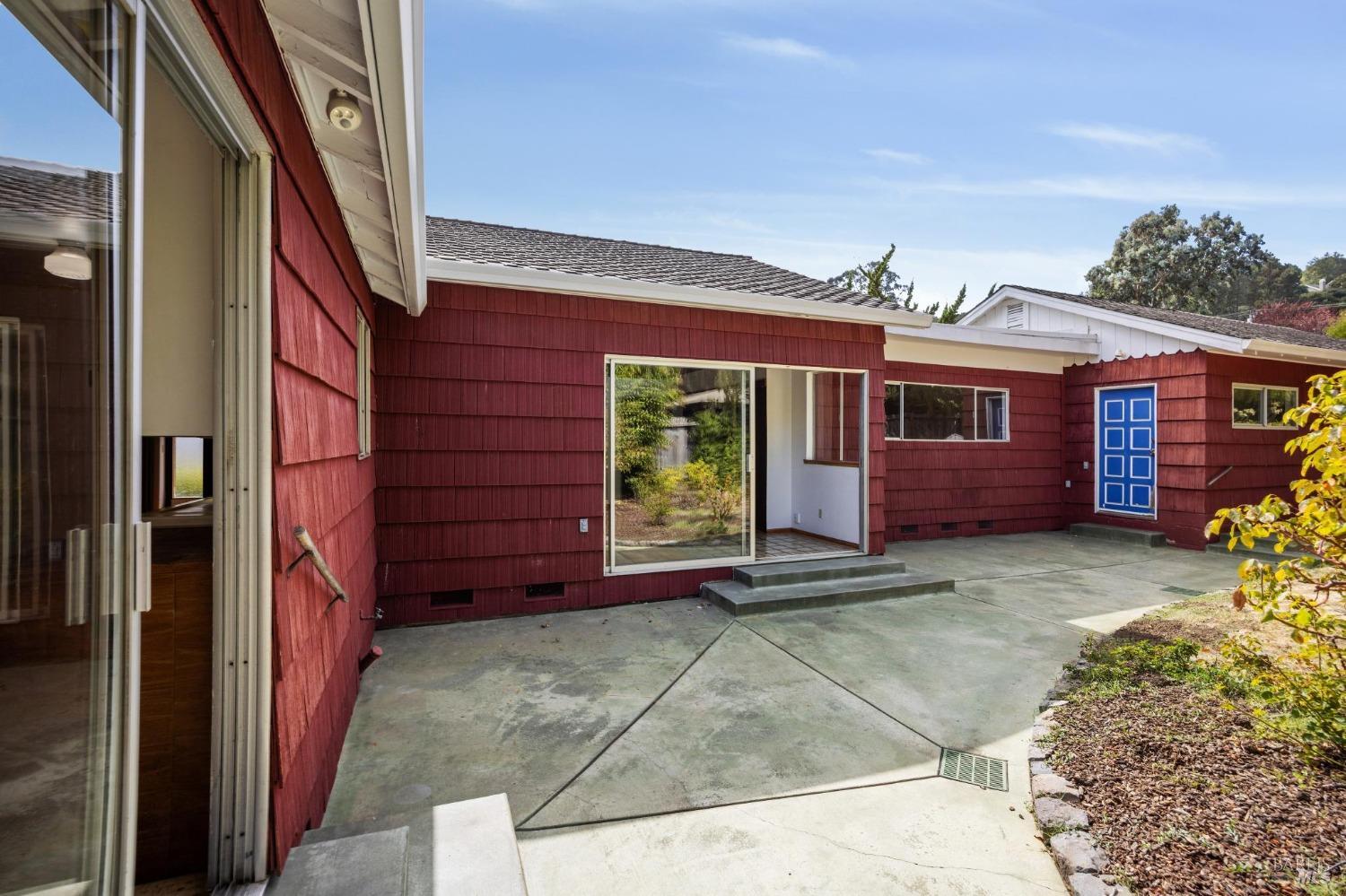 118 Lomita Drive