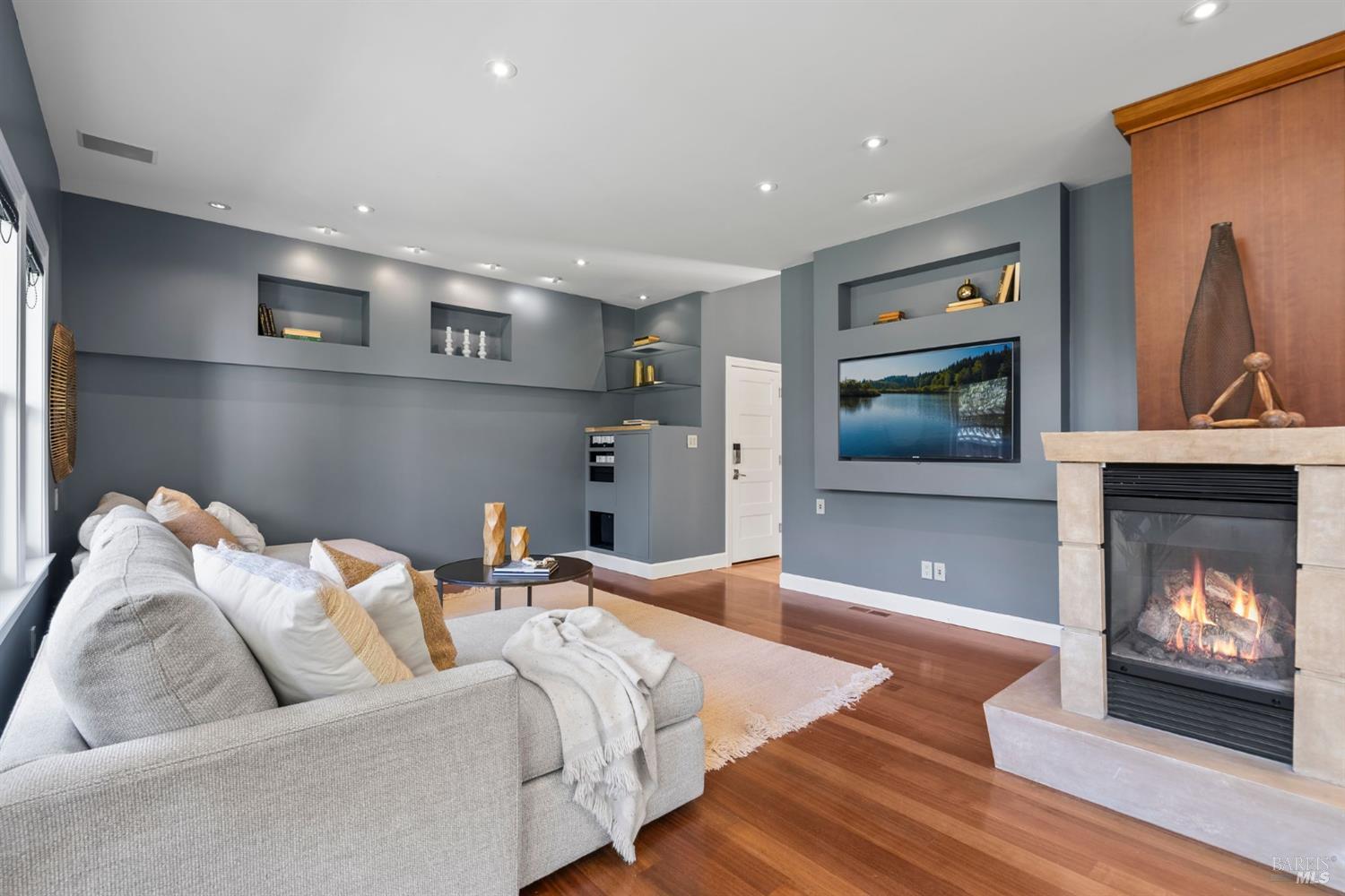 1 Golden Lily Place