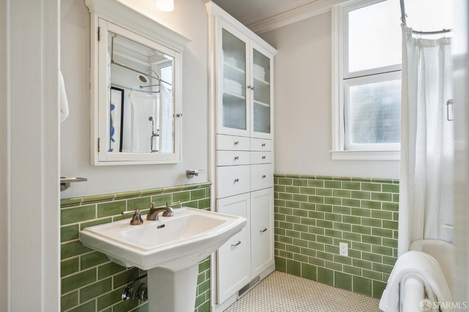 136 Parnassus Street # 1