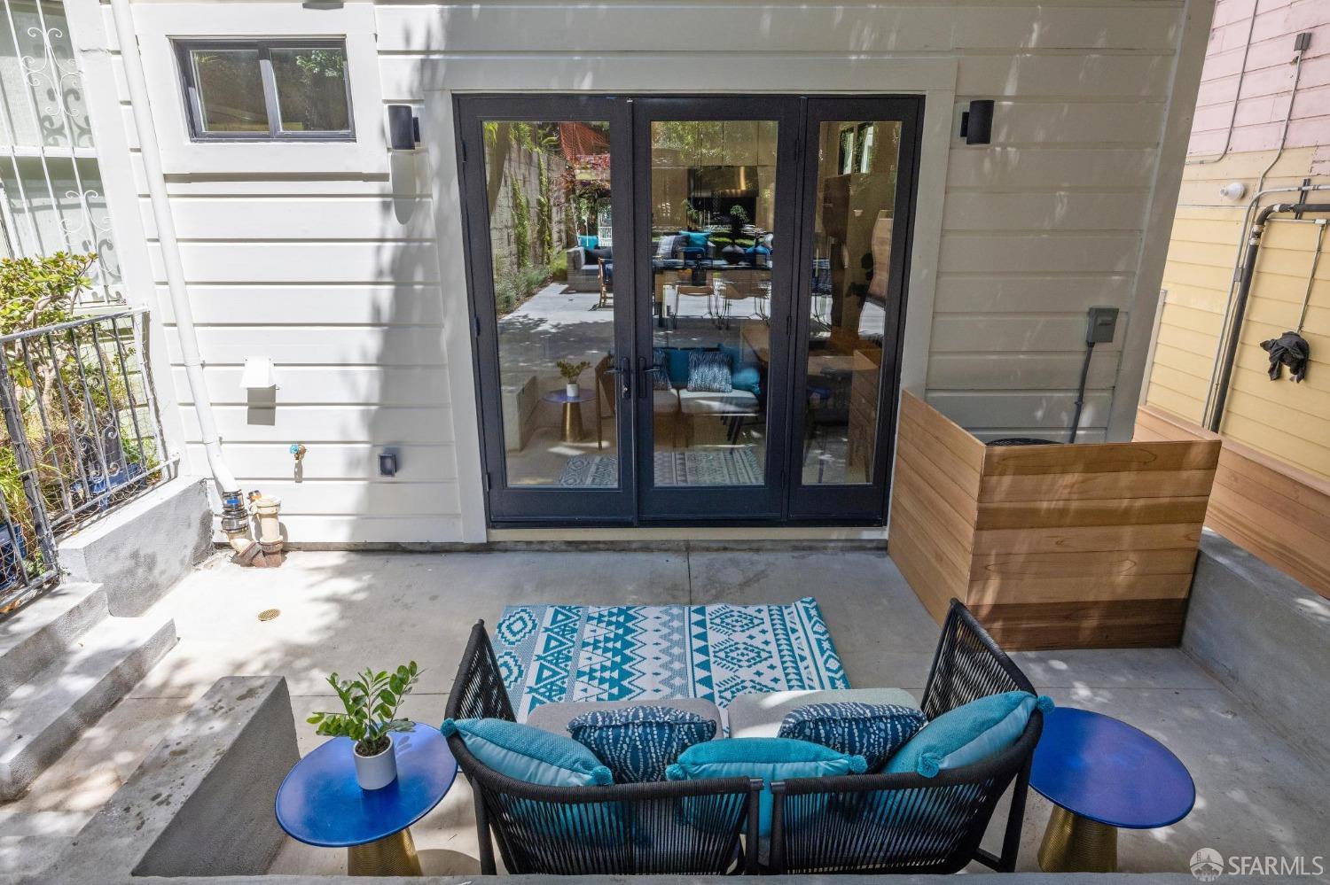 877 Hayes Street