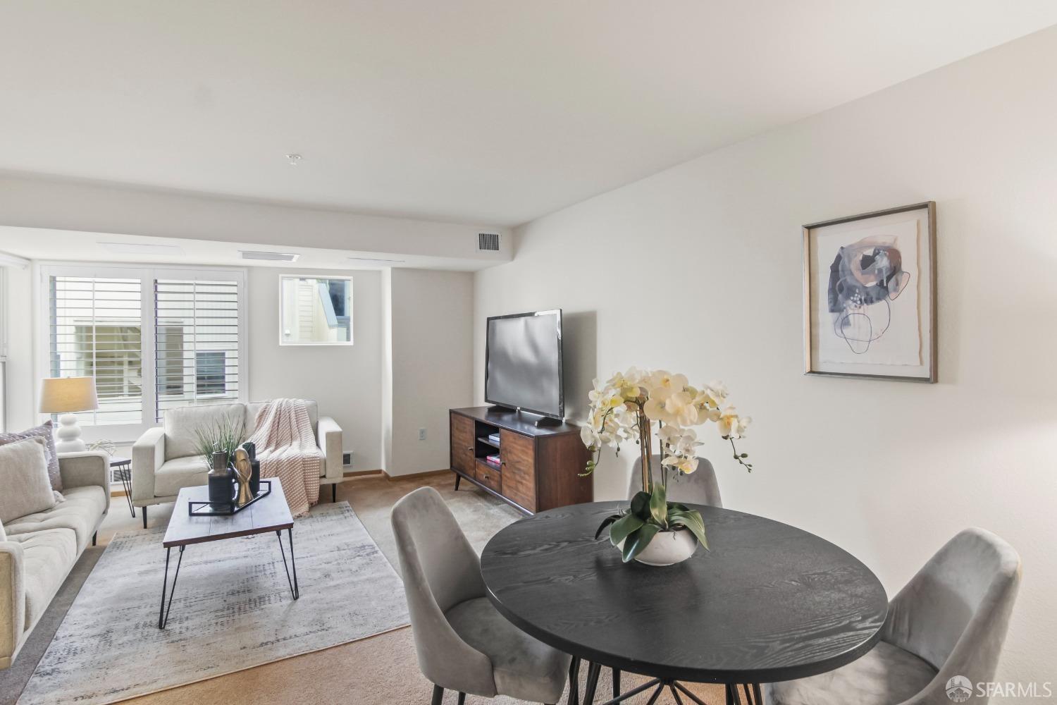135 Valencia Street # A208