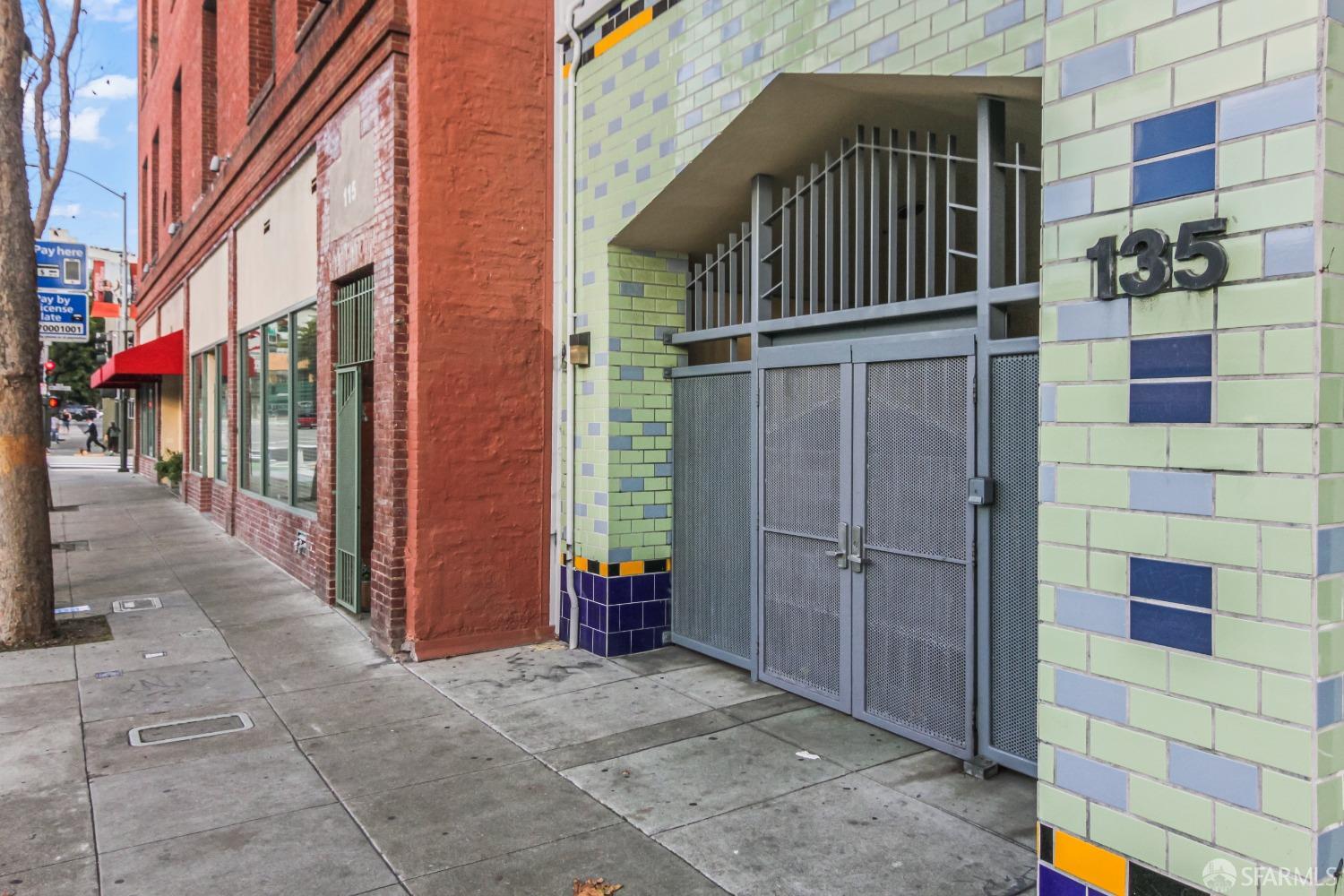 135 Valencia Street # A208