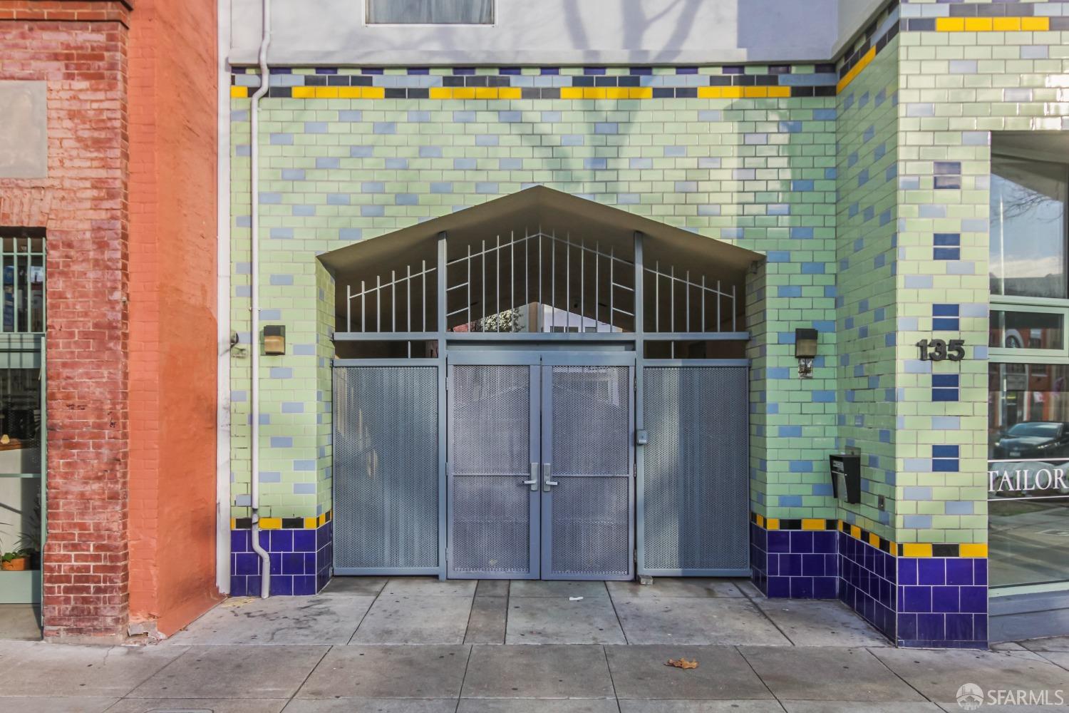 135 Valencia Street # A208