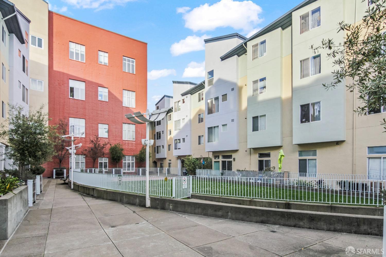 135 Valencia Street # A208