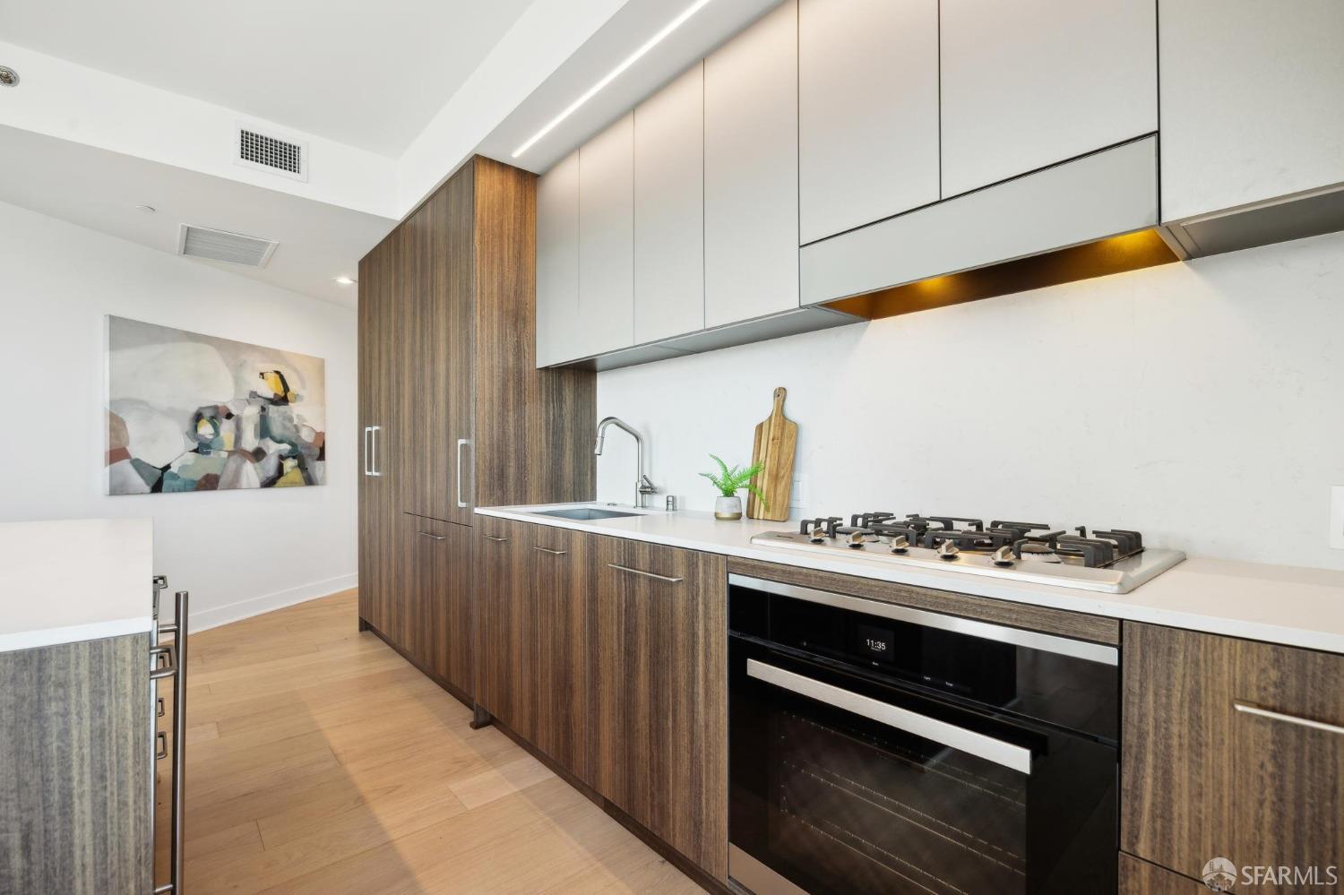280 Spear Street # 25E