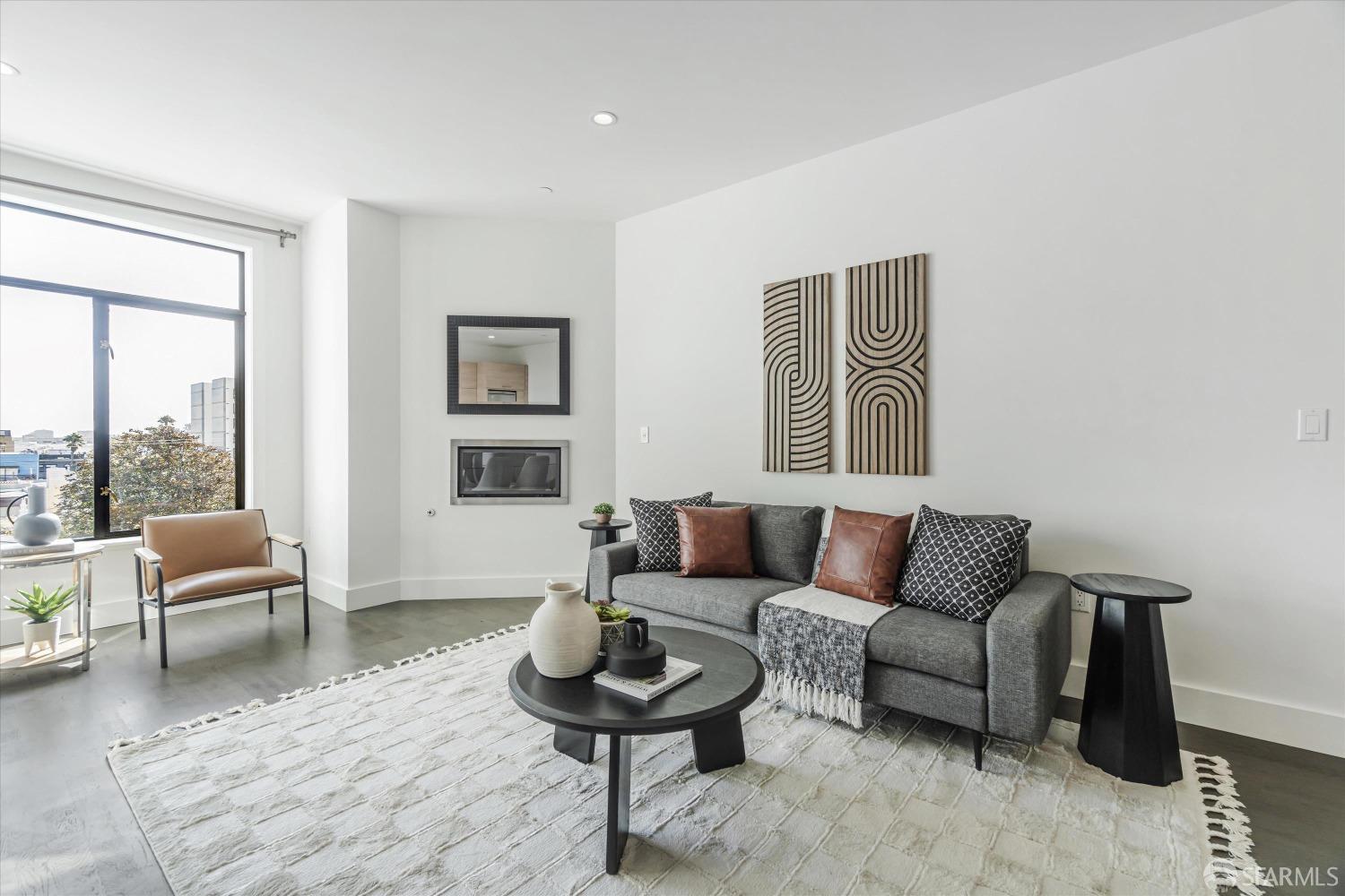 413 Valencia Street # 404