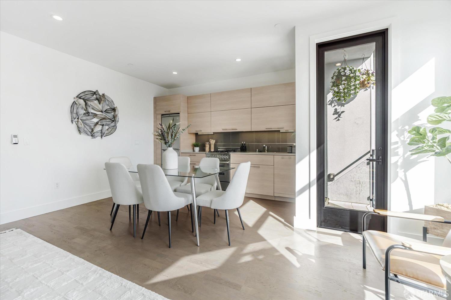 413 Valencia Street # 404