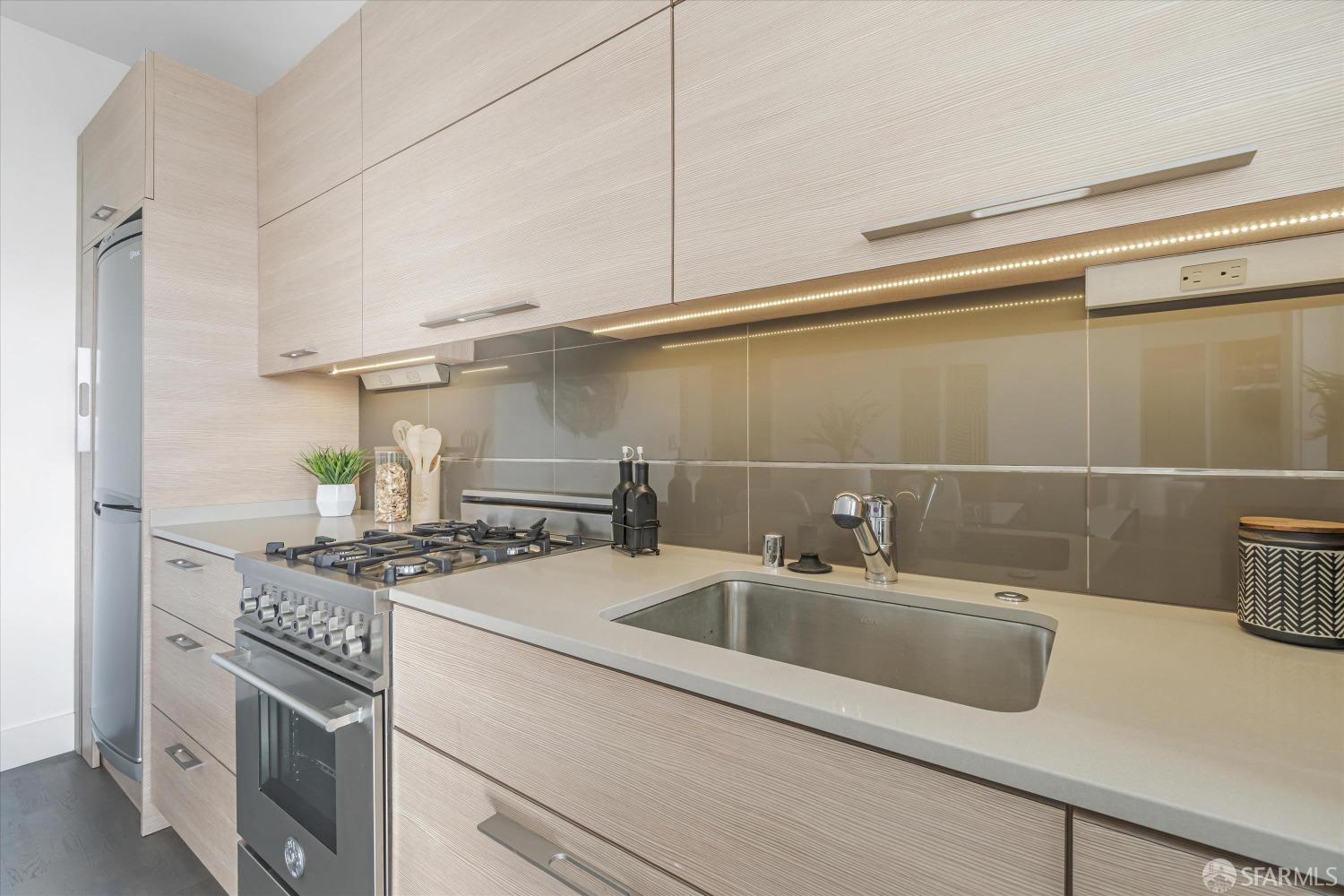 413 Valencia Street # 404