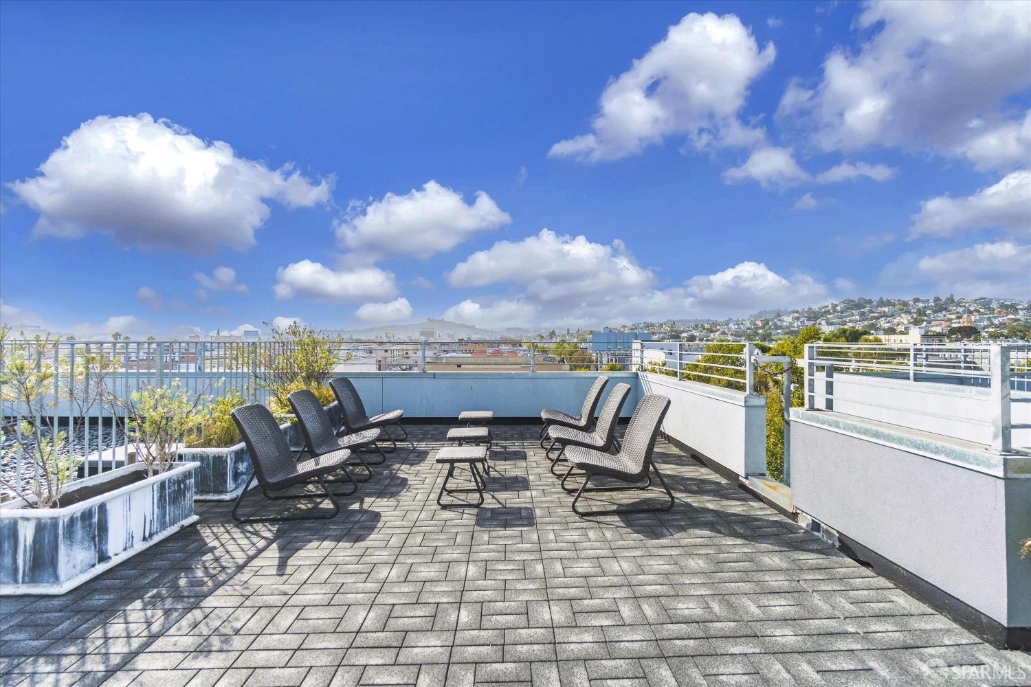 413 Valencia Street # 404
