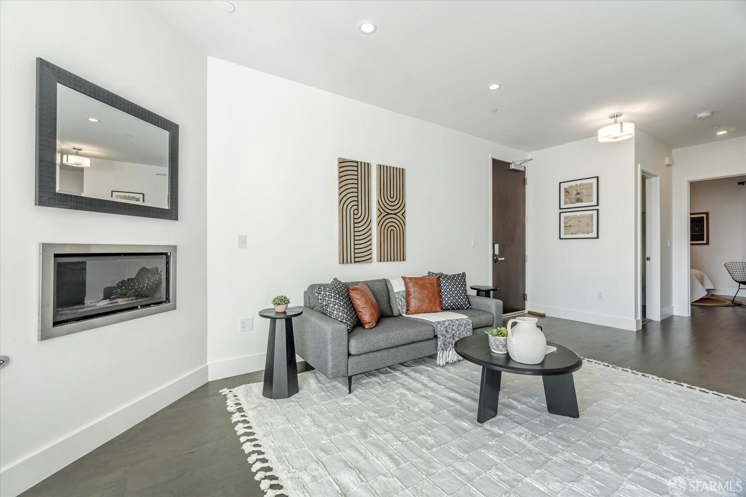 413 Valencia Street # 404