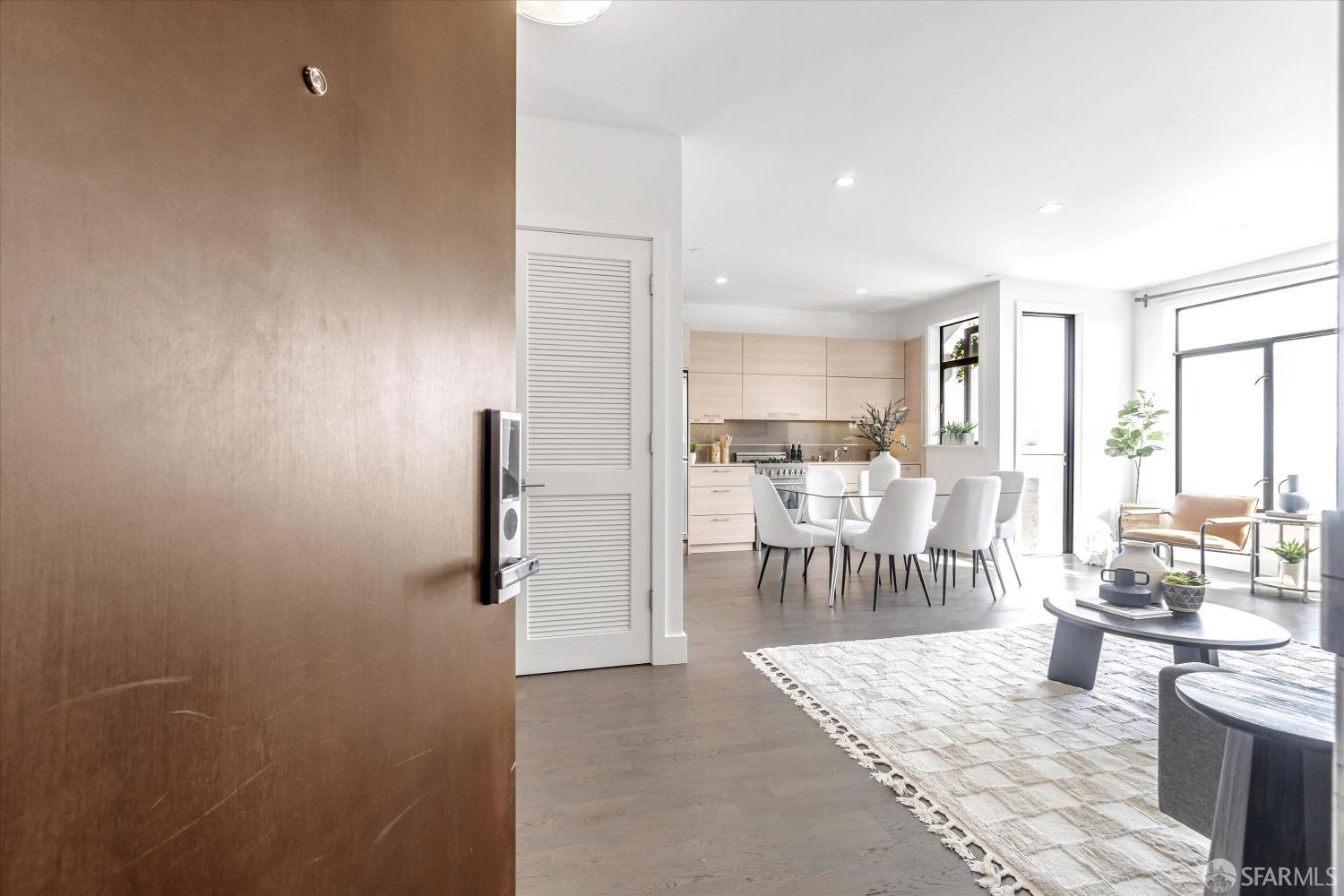 413 Valencia Street # 404