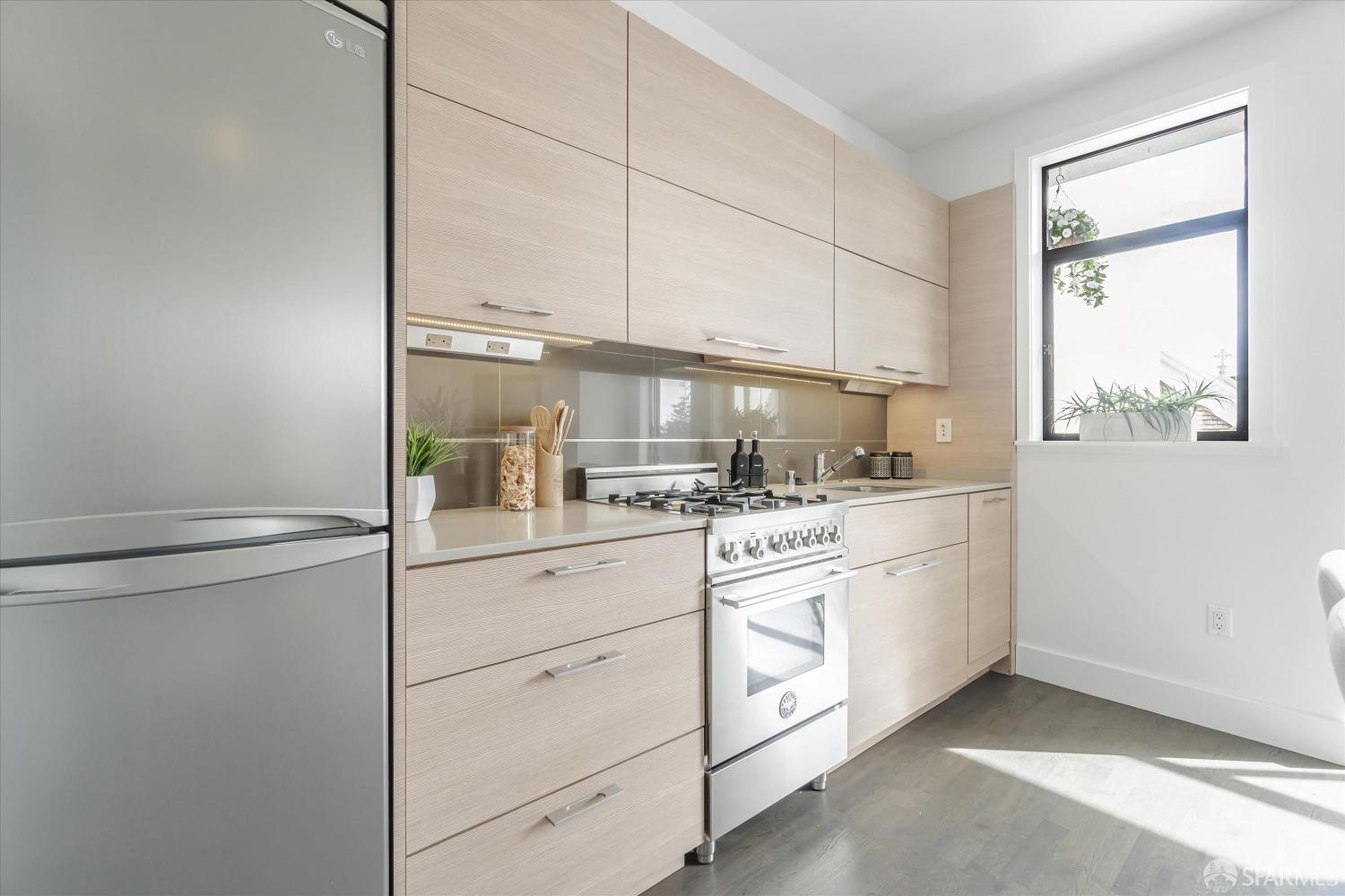 413 Valencia Street # 404