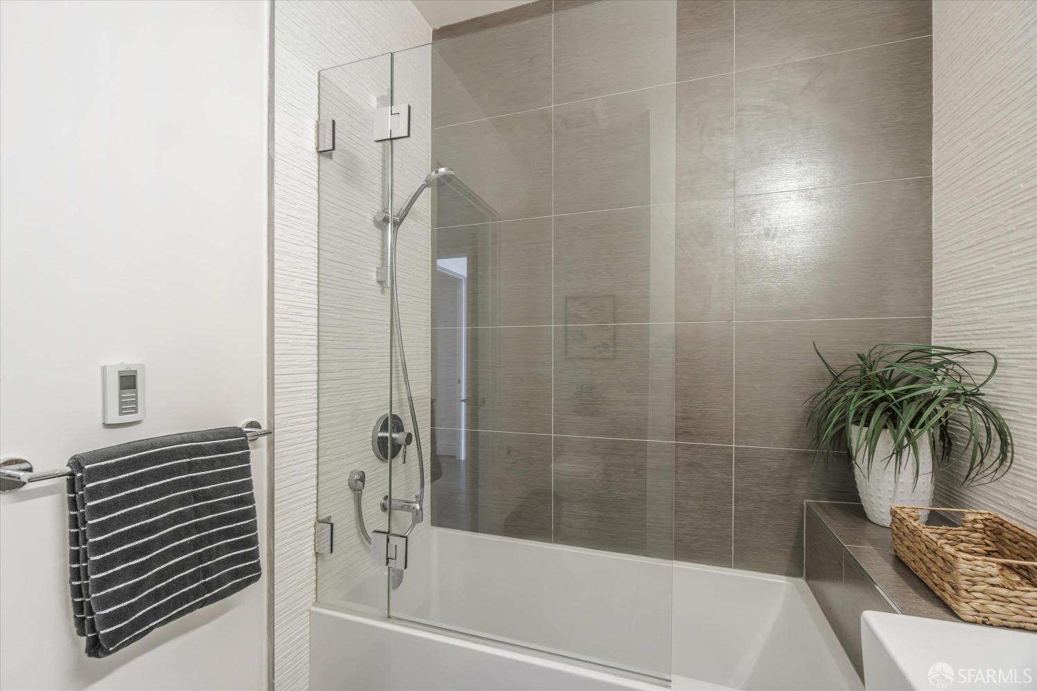 413 Valencia Street # 404