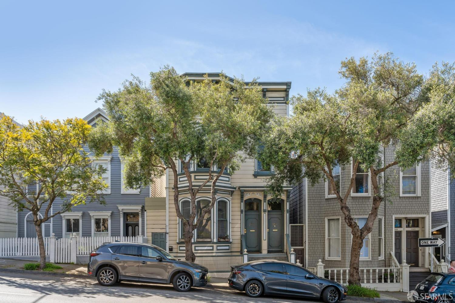 2237-2239 Pine Street