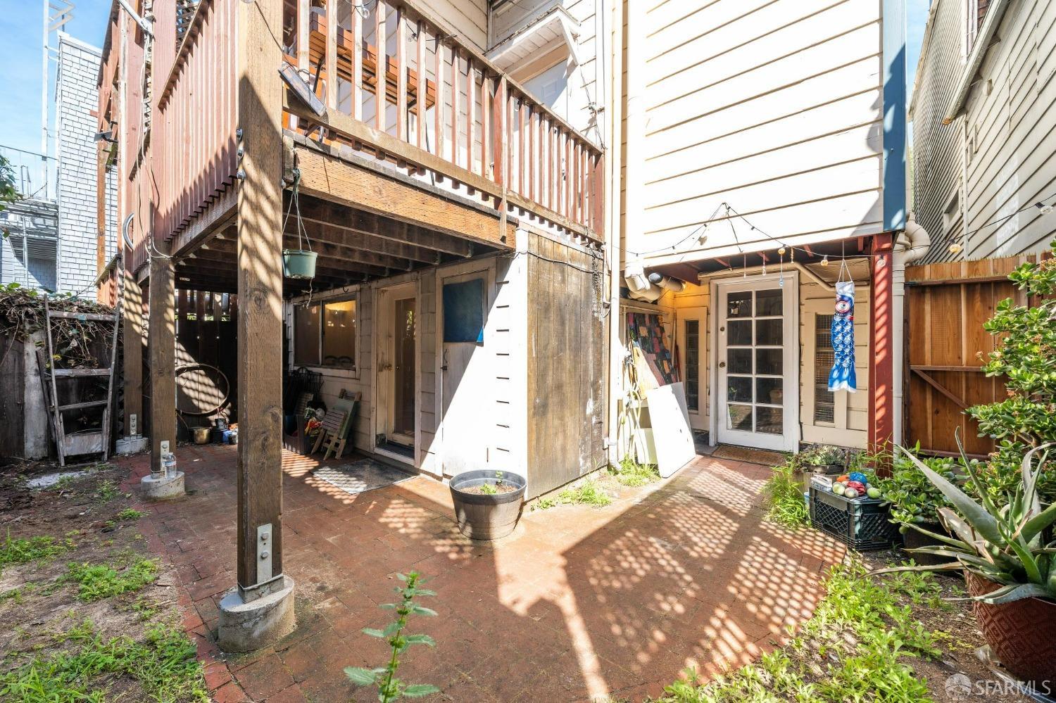 2237-2239 Pine Street