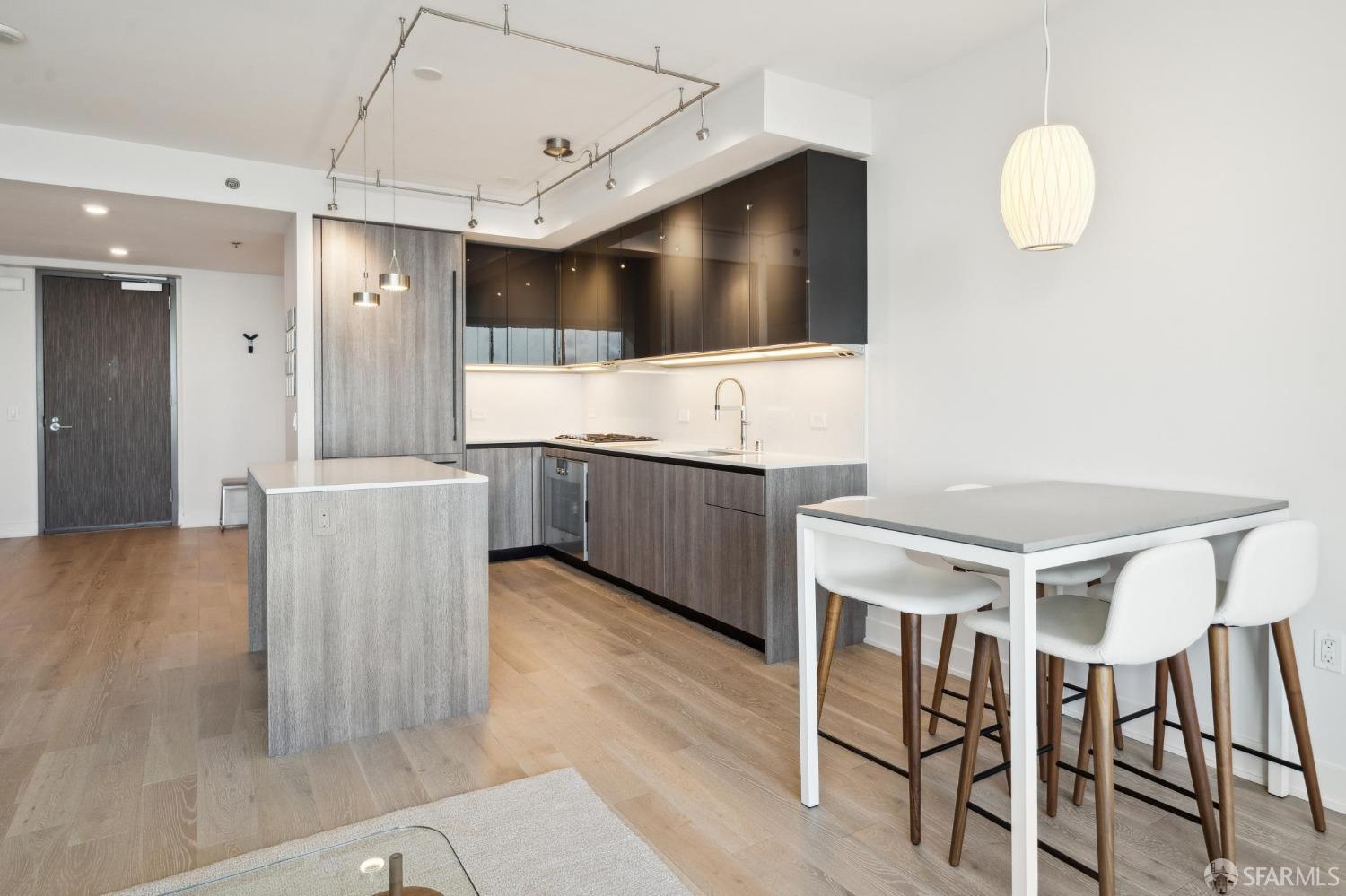 201 Folsom Street # 33D