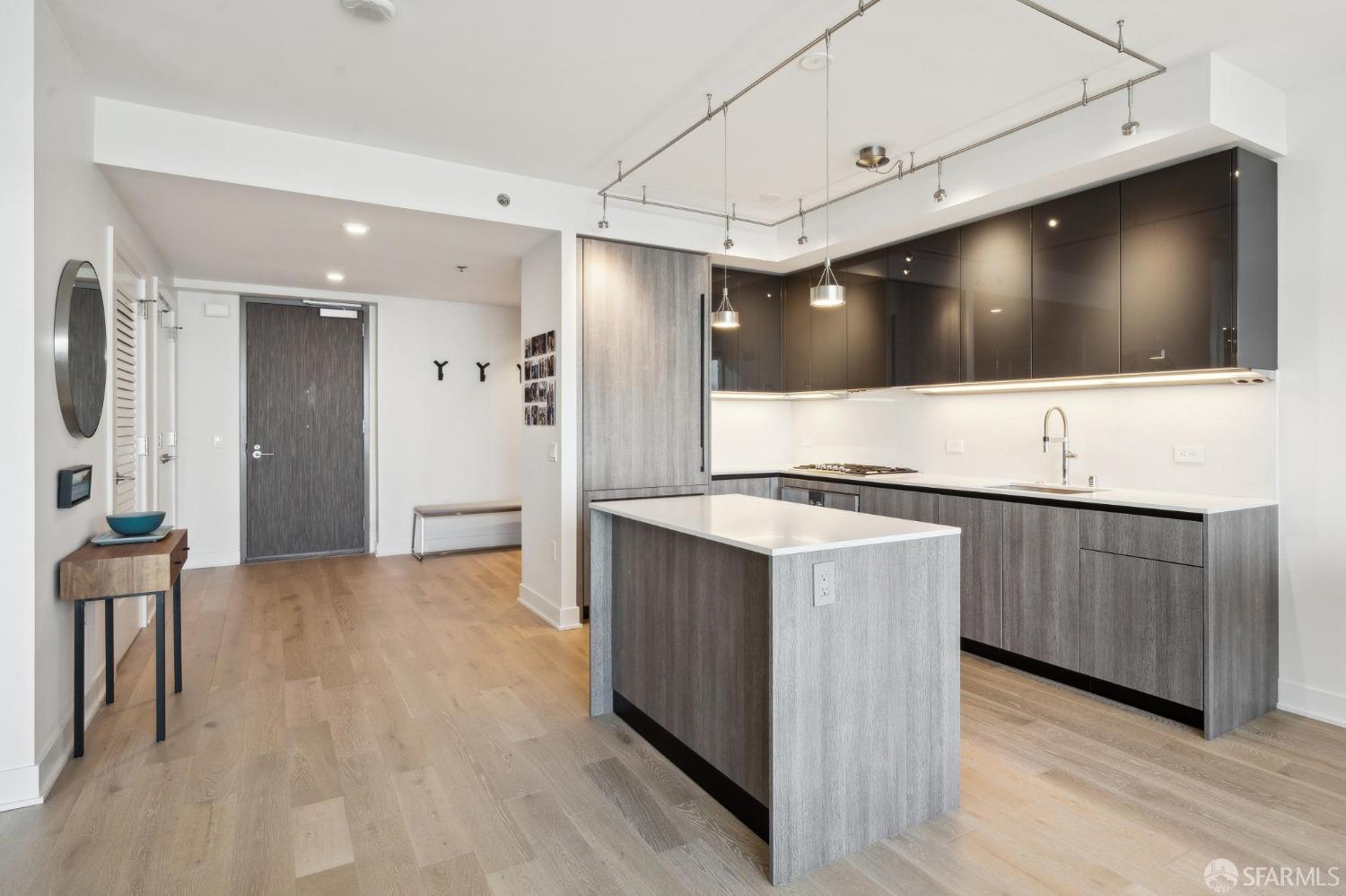 201 Folsom Street # 33D