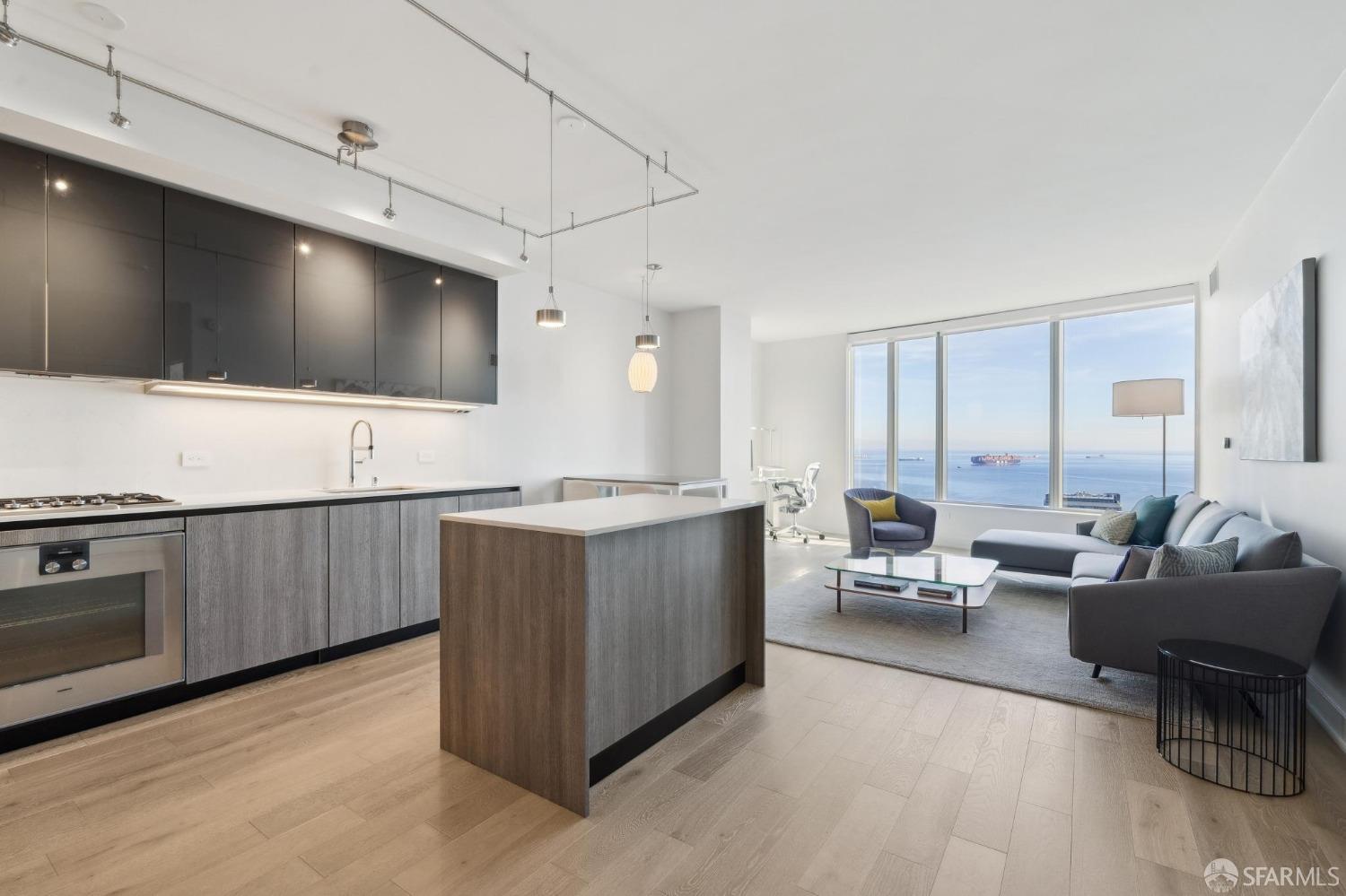 201 Folsom Street # 33D