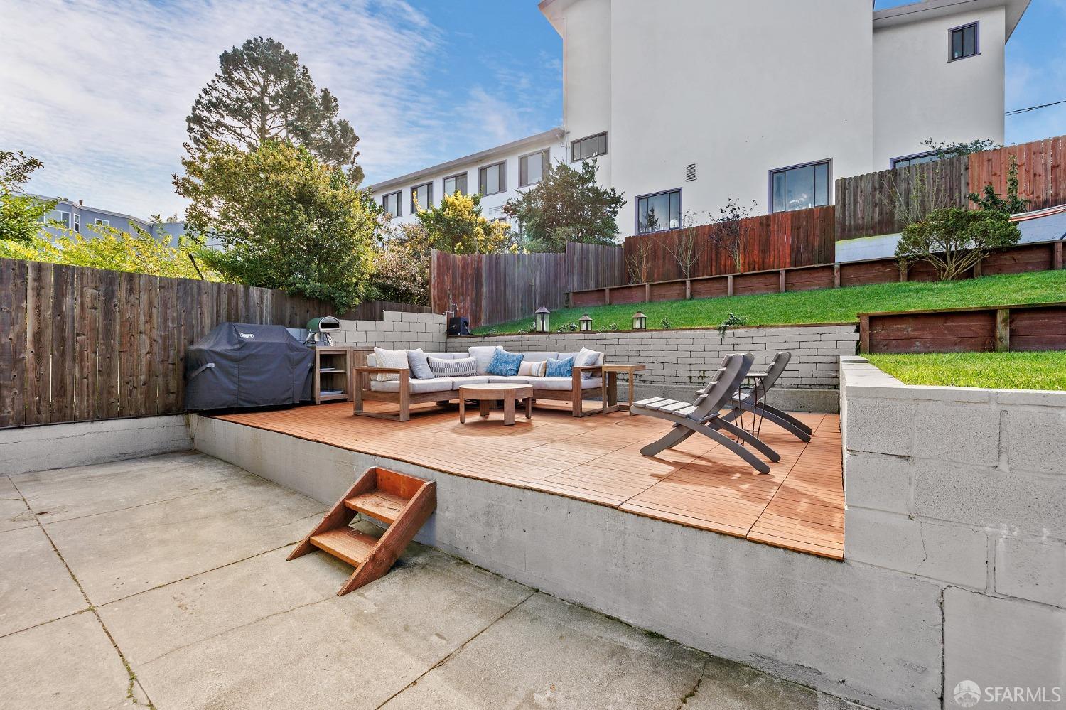 320 Woodside Avenue
